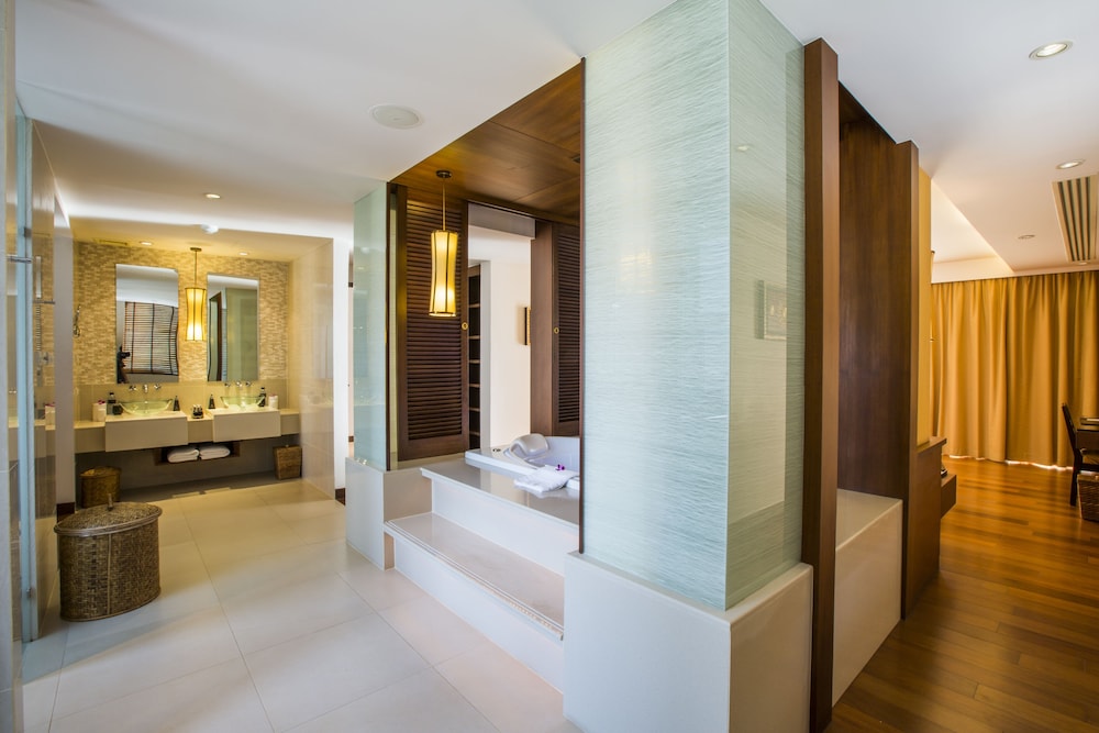 Mövenpick Phuket Bangtao — Hotel rooms in Bang Tao Beach, Phuket Province
