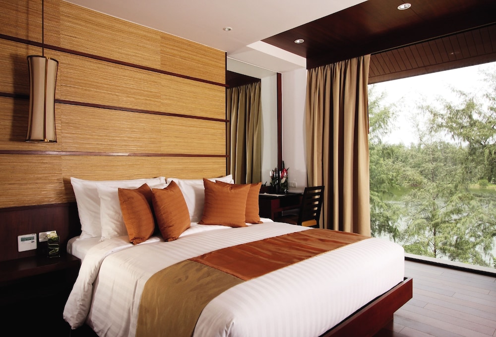 Mövenpick Phuket Bangtao — Hotel rooms in Bang Tao Beach, Phuket Province