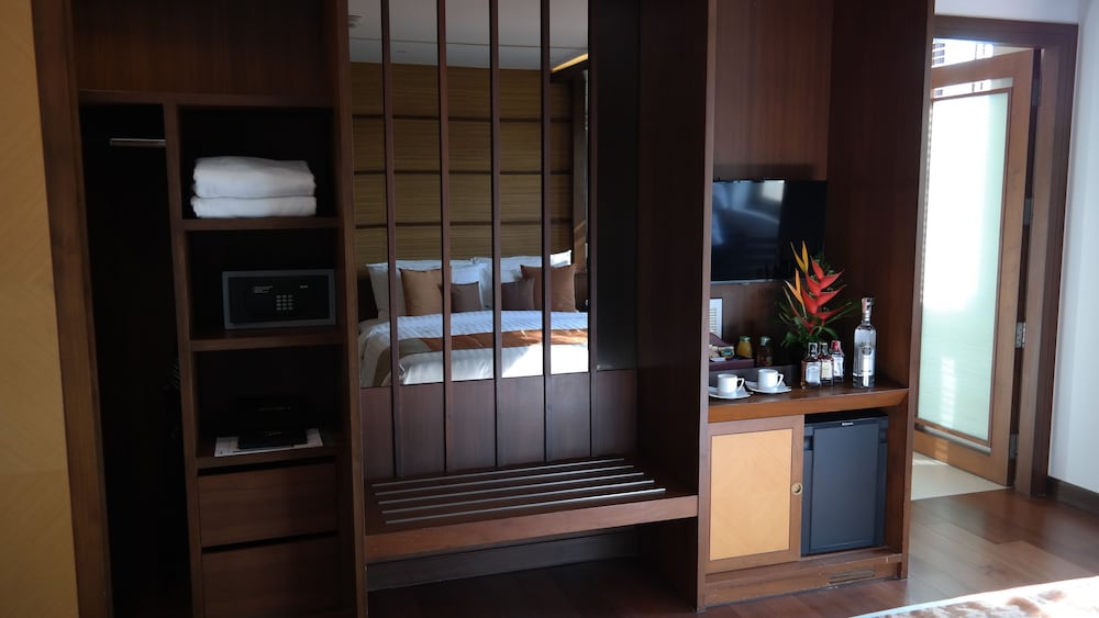 Mövenpick Phuket Bangtao — Hotel rooms in Bang Tao Beach, Phuket Province
