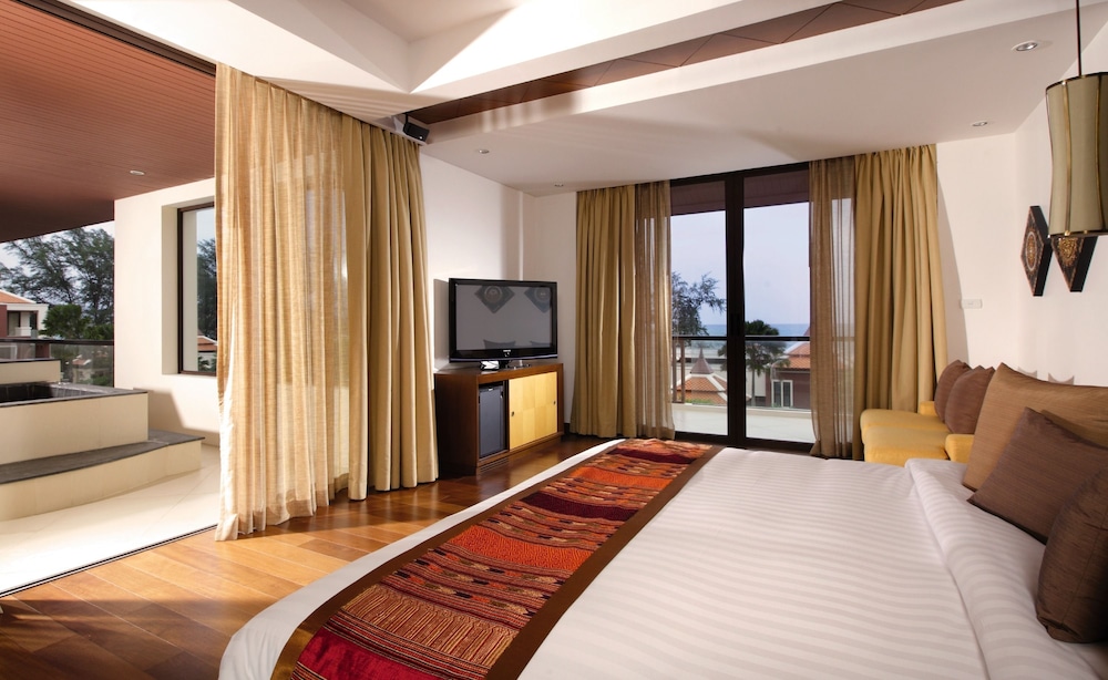 Mövenpick Phuket Bangtao — Hotel rooms in Bang Tao Beach, Phuket Province