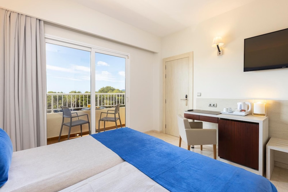 Invisa Hotel Ereso All Inclusive — Hotel rooms in Santa Eulalia, Balearic Islands