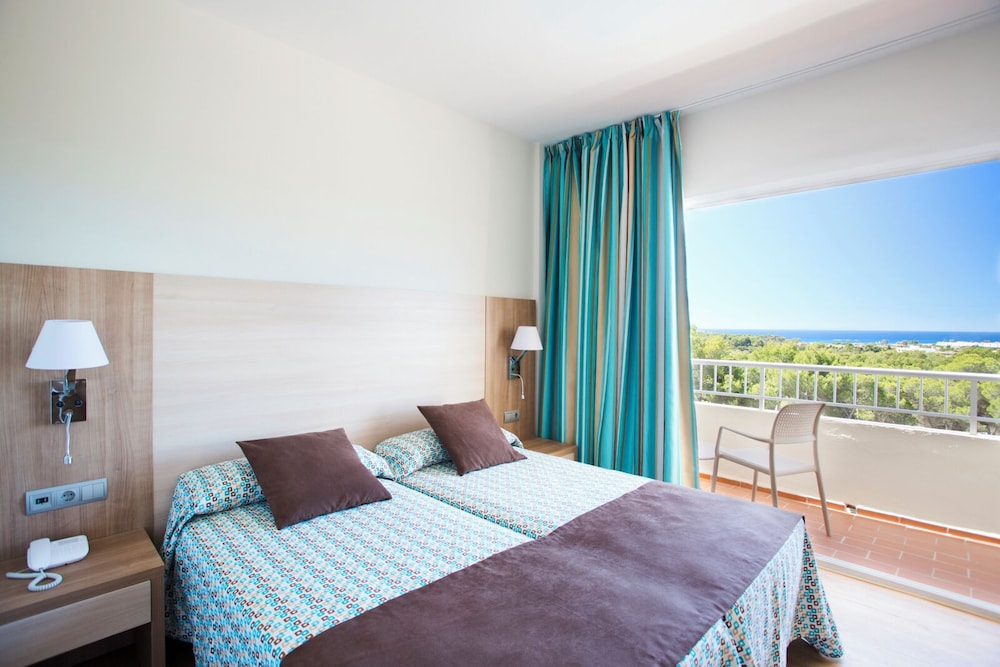 Invisa Hotel Ereso All Inclusive — Hotel rooms in Santa Eulalia, Balearic Islands