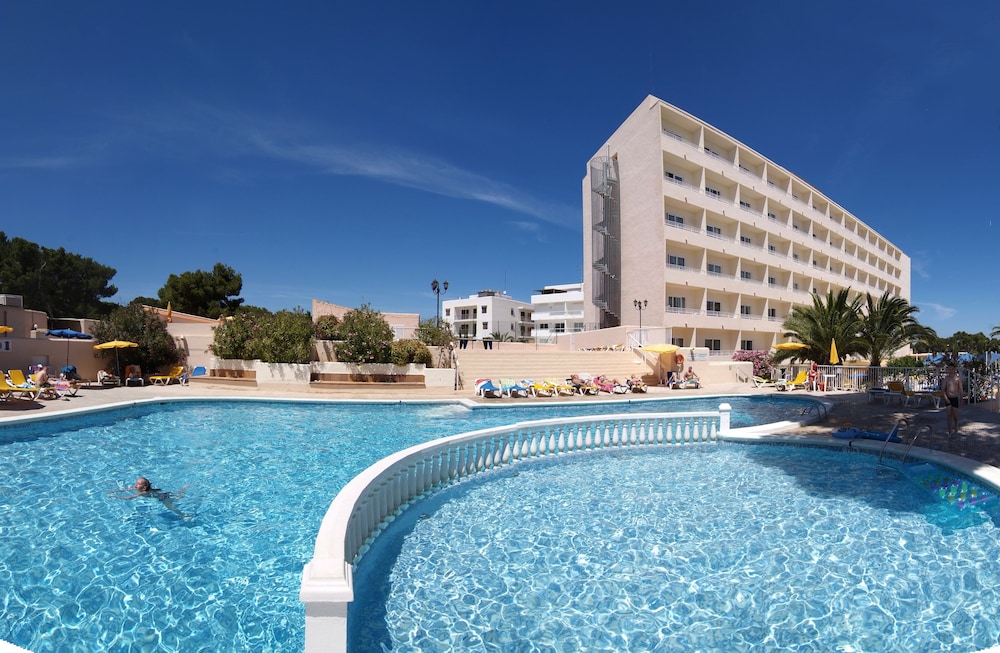 Invisa Hotel Ereso All Inclusive — Swimming pool in Santa Eulalia, Balearic Islands