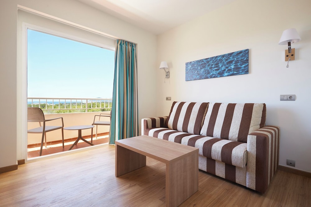 Invisa Hotel Ereso All Inclusive — Hotel rooms in Santa Eulalia, Balearic Islands
