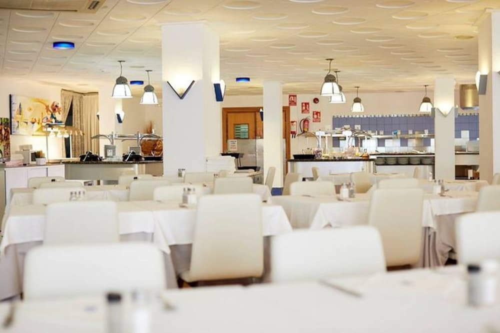 Invisa Hotel Ereso All Inclusive — Restaurant & bars in Santa Eulalia, Balearic Islands