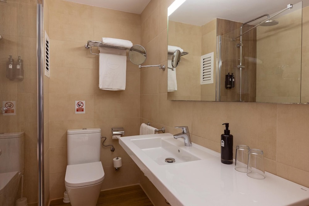 Invisa Hotel Ereso All Inclusive — Hotel rooms in Santa Eulalia, Balearic Islands