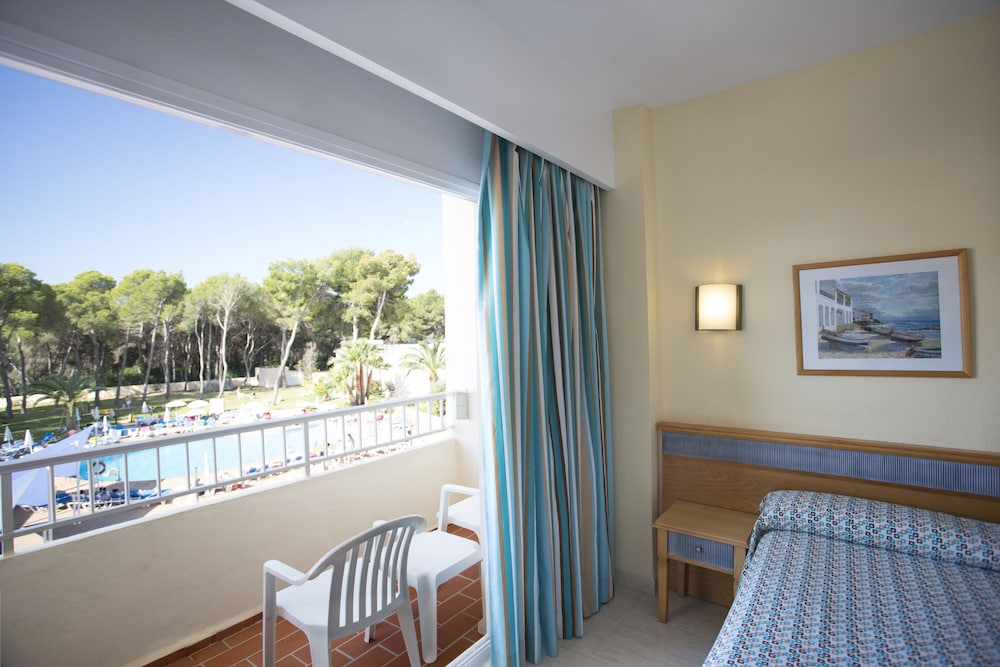 Invisa Hotel Ereso All Inclusive — Hotel rooms in Santa Eulalia, Balearic Islands