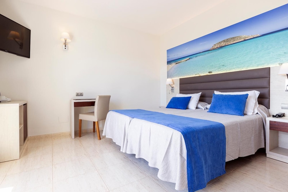 Invisa Hotel Ereso All Inclusive — Hotel rooms in Santa Eulalia, Balearic Islands