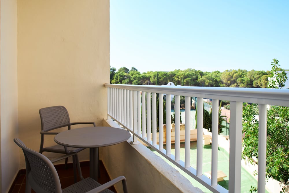 Invisa Hotel Ereso All Inclusive — Hotel rooms in Santa Eulalia, Balearic Islands