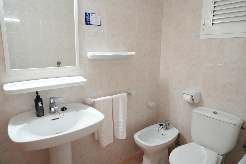 Invisa Hotel Ereso All Inclusive — Hotel rooms in Santa Eulalia, Balearic Islands