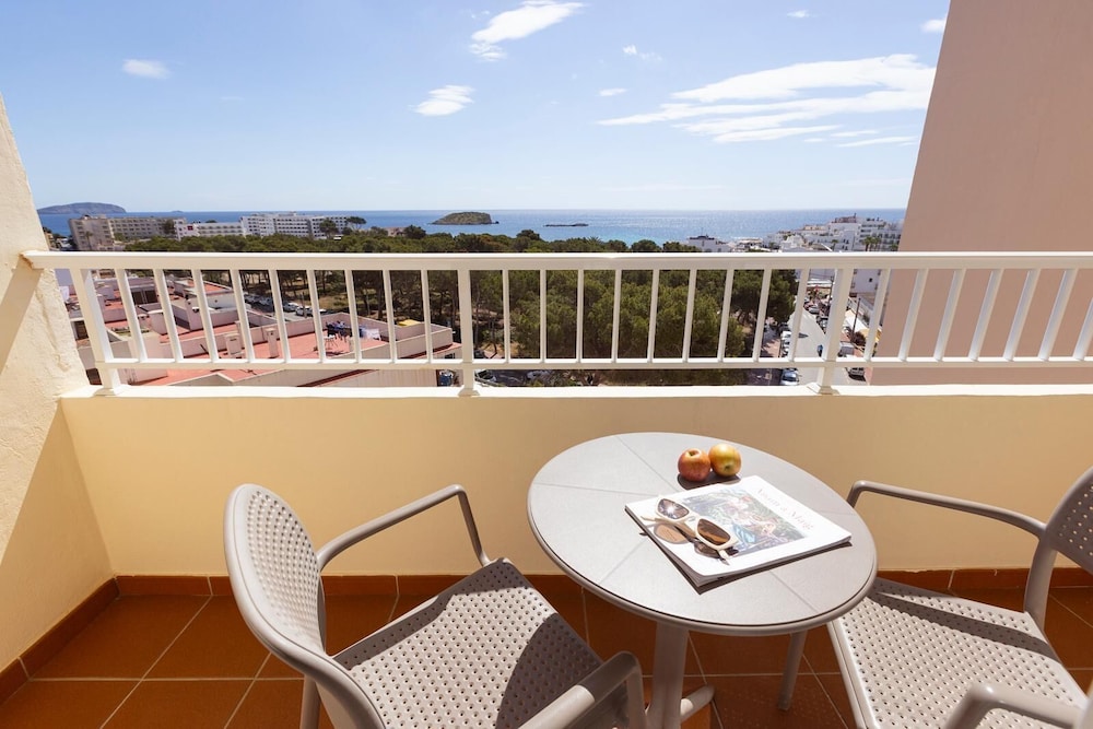Invisa Hotel Ereso All Inclusive — Hotel rooms in Santa Eulalia, Balearic Islands