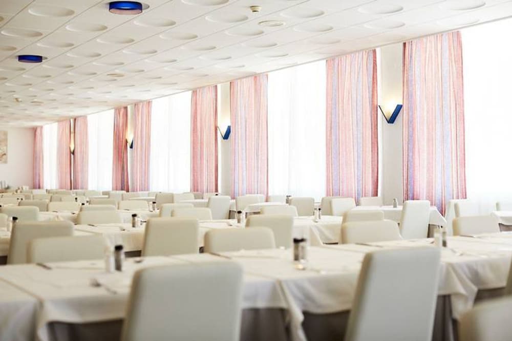 Invisa Hotel Ereso All Inclusive — Restaurant & bars in Santa Eulalia, Balearic Islands