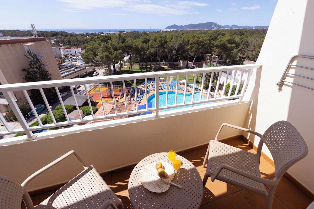 Invisa Hotel Ereso All Inclusive — Hotel rooms in Santa Eulalia, Balearic Islands