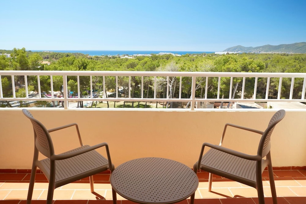 Invisa Hotel Ereso All Inclusive — Hotel rooms in Santa Eulalia, Balearic Islands