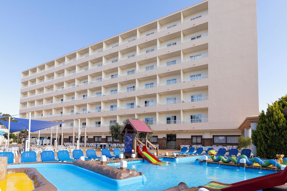 Invisa Hotel Ereso All Inclusive — Hotel building in Santa Eulalia, Balearic Islands