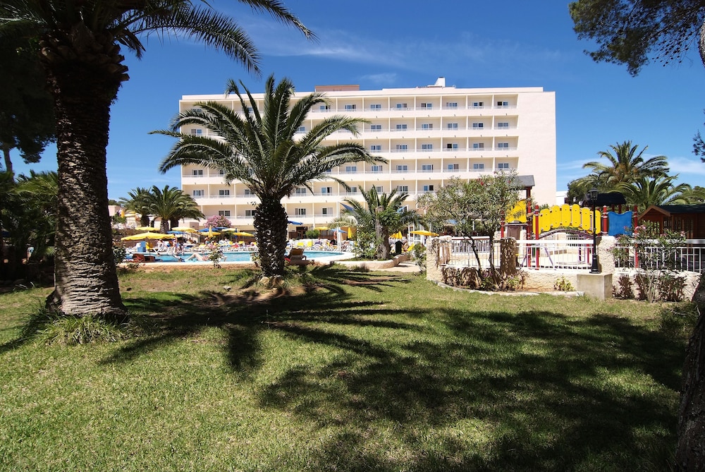 Invisa Hotel Ereso All Inclusive — Hotel building in Santa Eulalia, Balearic Islands