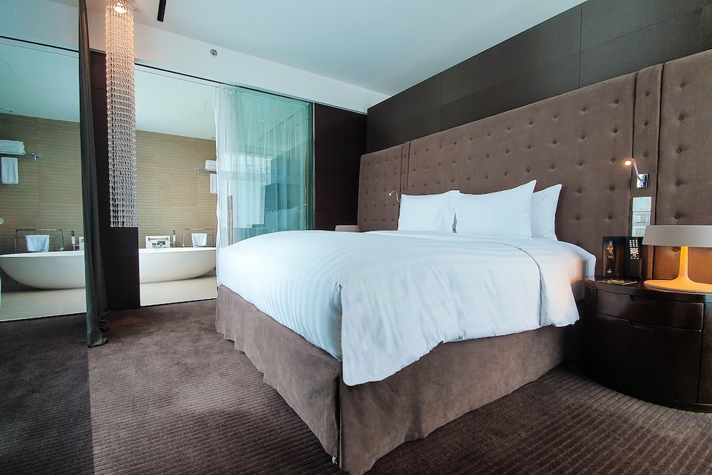 The Canvas Dubai - MGallery Hotel Collection — Hotel rooms in Dubai