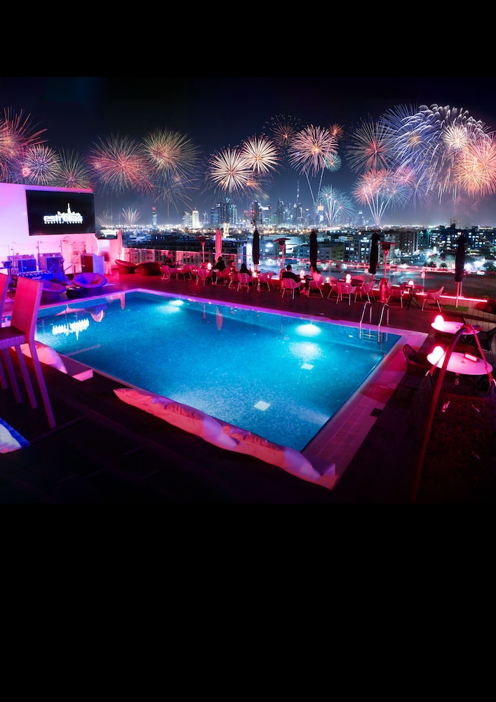 The Canvas Dubai - MGallery Hotel Collection — Swimming pool in Dubai