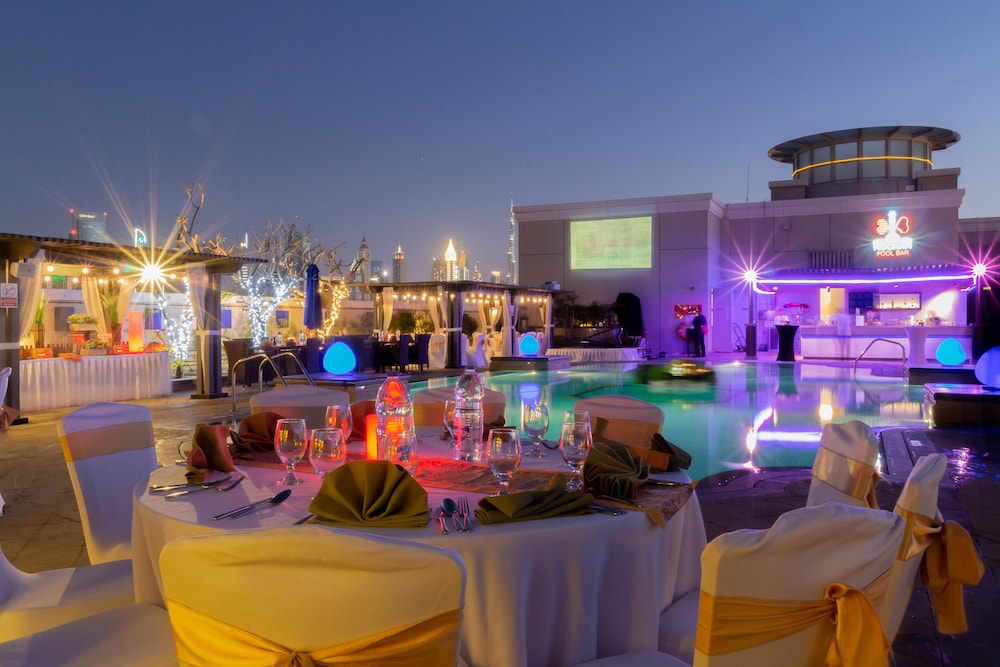 Crowne Plaza Dubai Jumeirah by IHG — Restaurant & bars in Dubai