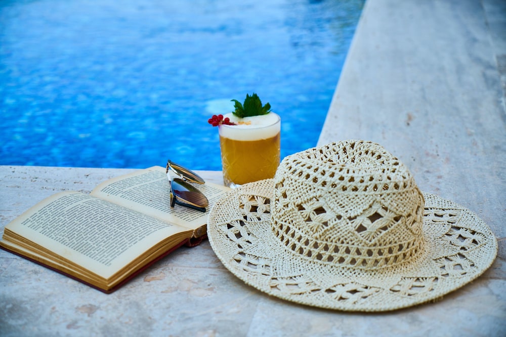 Crowne Plaza Dubai Jumeirah by IHG — Swimming pool in Dubai