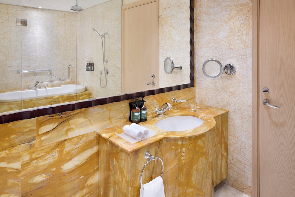 Crowne Plaza Dubai Jumeirah by IHG — Hotel rooms in Dubai