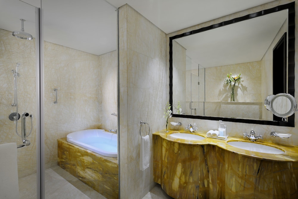 Crowne Plaza Dubai Jumeirah by IHG — Hotel rooms in Dubai