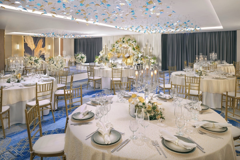 Crowne Plaza Dubai Jumeirah by IHG — Hotel building in Dubai