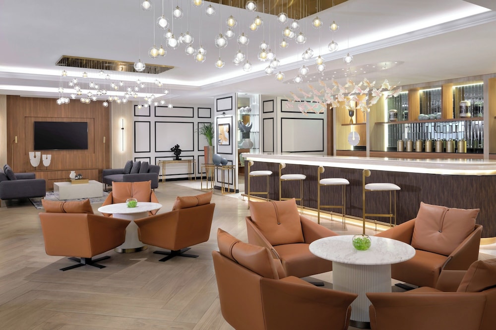 Crowne Plaza Dubai Jumeirah by IHG — Restaurant & bars in Dubai