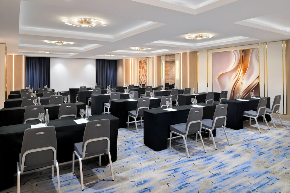 Crowne Plaza Dubai Jumeirah by IHG — Hotel building in Dubai
