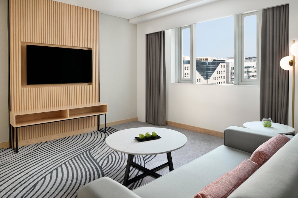 Crowne Plaza Dubai Jumeirah by IHG — Hotel rooms in Dubai