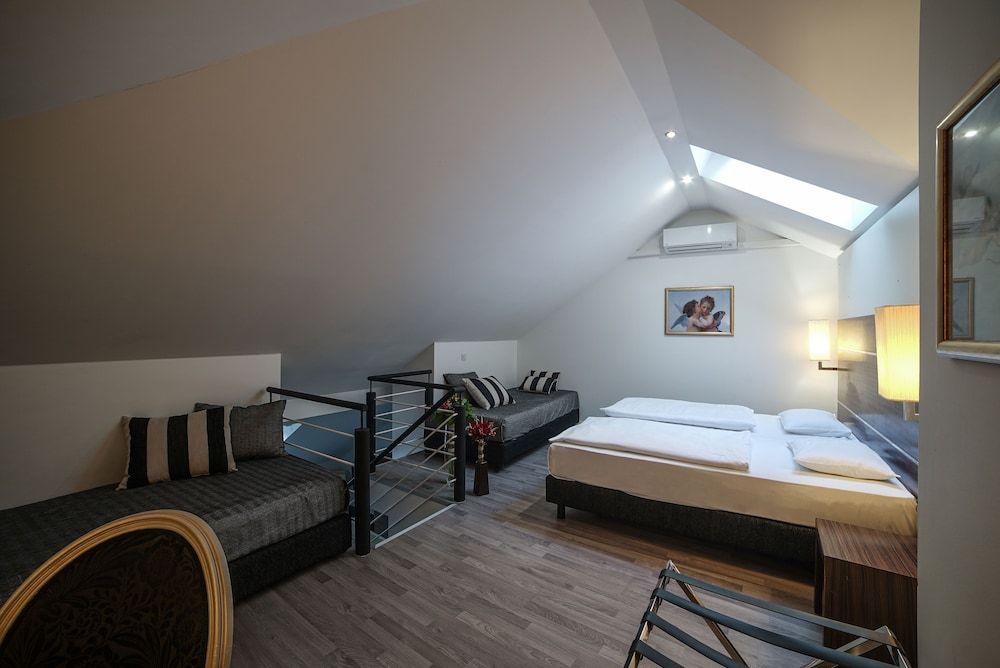 Assenzio — Hotel rooms in Prague, Prague