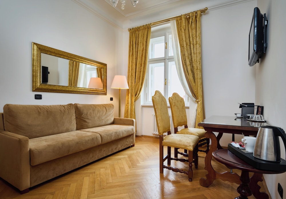 Charles Bridge Palace — Hotel rooms in Prague, Prague