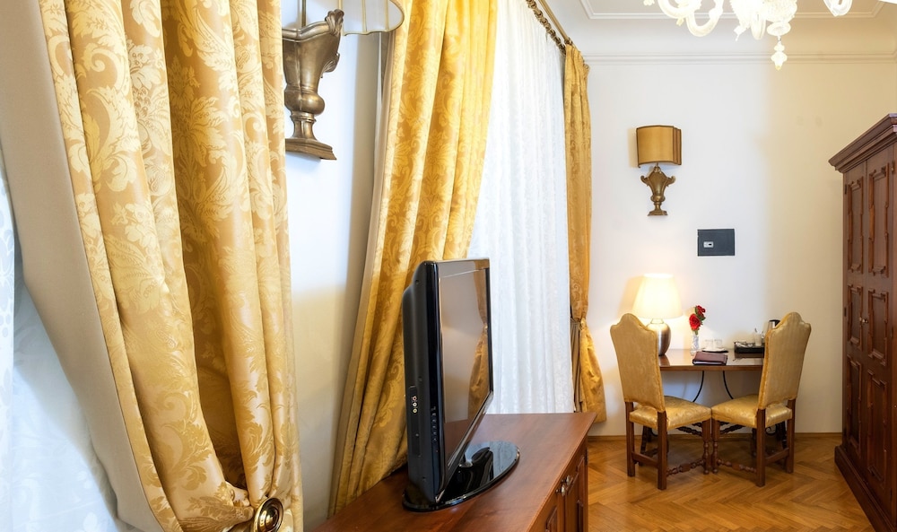 Charles Bridge Palace — Hotel rooms in Prague, Prague
