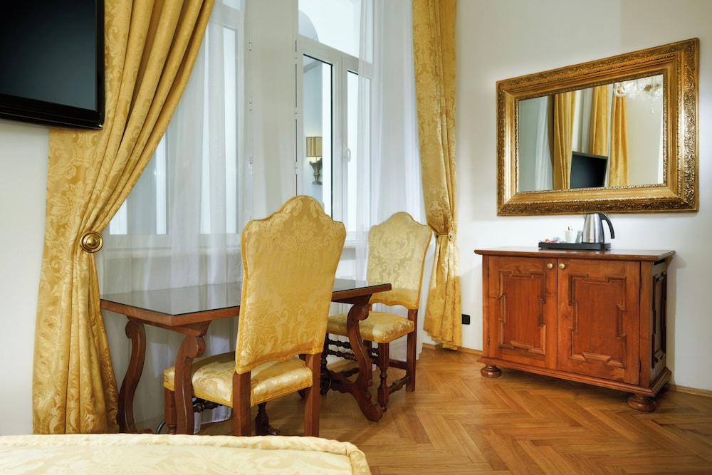 Charles Bridge Palace — Hotel rooms in Prague, Prague