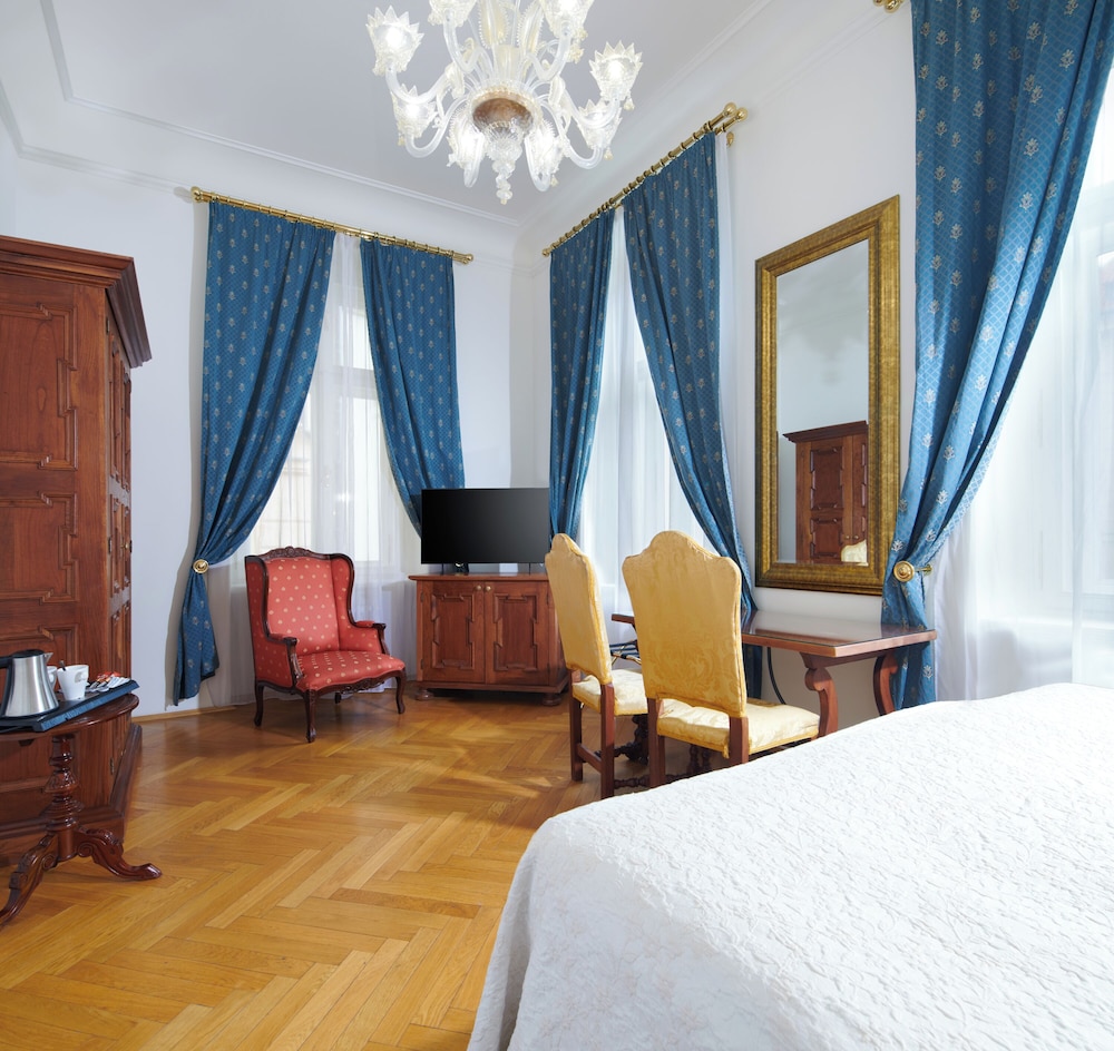 Charles Bridge Palace — Hotel rooms in Prague, Prague