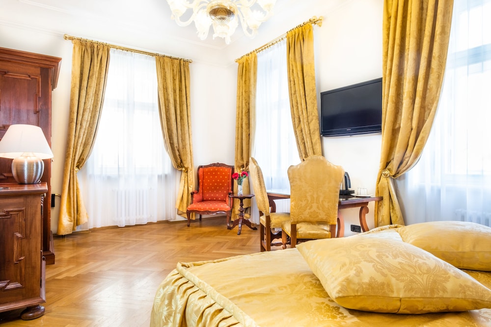 Charles Bridge Palace — Hotel rooms in Prague, Prague