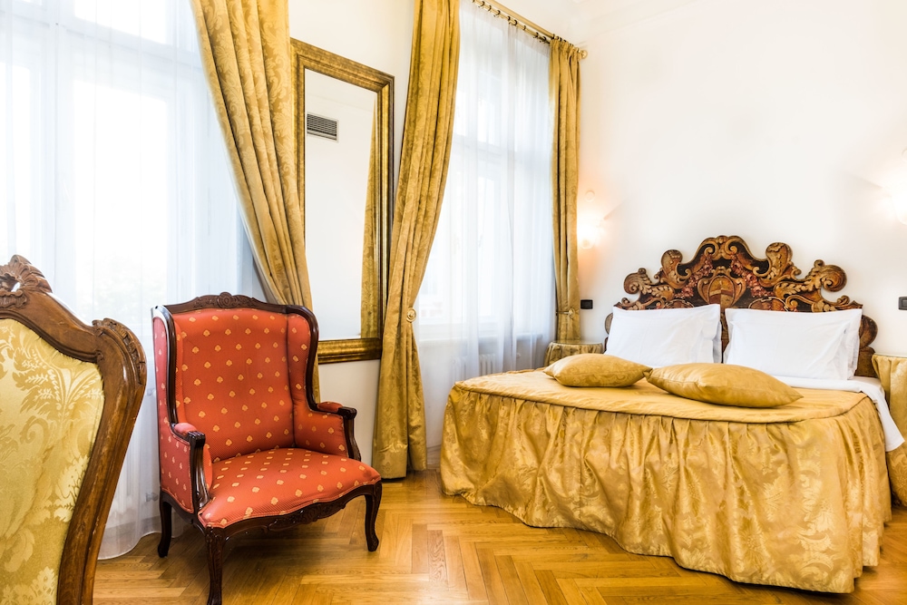 Charles Bridge Palace — Hotel rooms in Prague, Prague