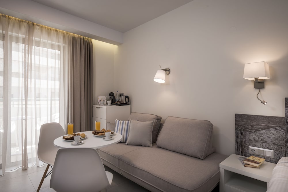 Bio Suites Hotel — Hotel rooms in Rethymnon