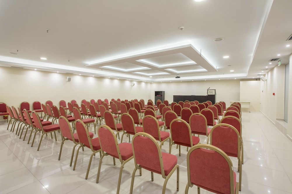 Bio Suites Hotel — Hotel building in Rethymnon