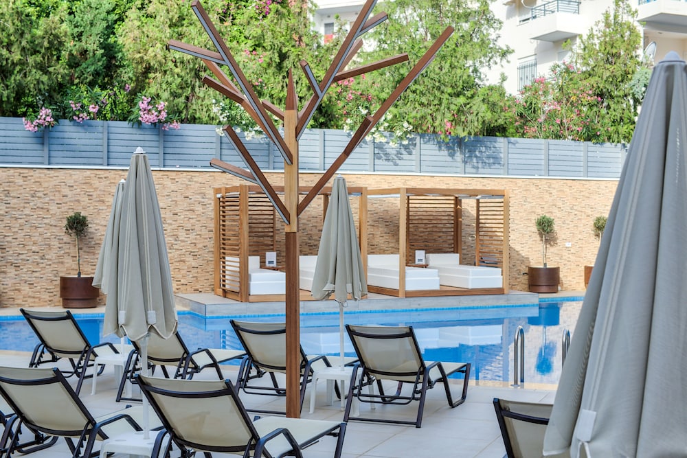 Bio Suites Hotel — Swimming pool in Rethymnon