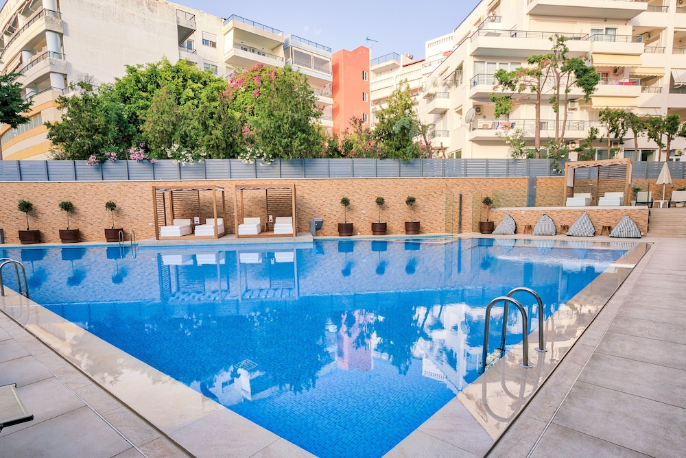 Bio Suites Hotel — Swimming pool in Rethymnon