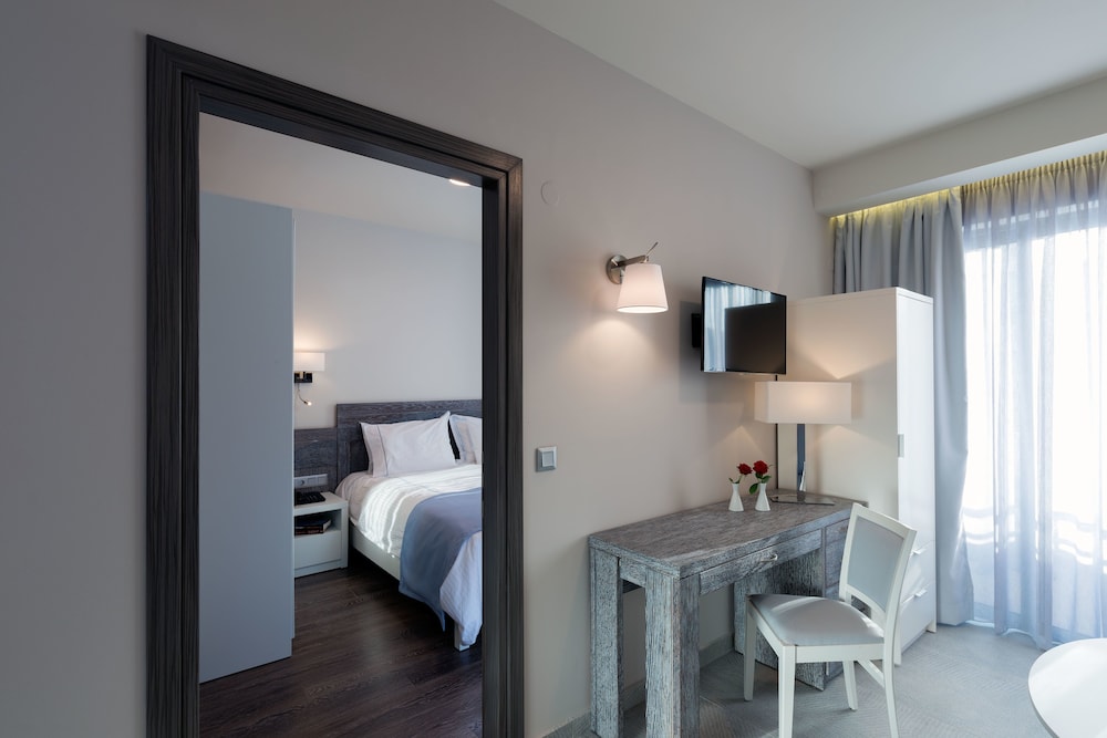 Bio Suites Hotel — Hotel rooms in Rethymnon