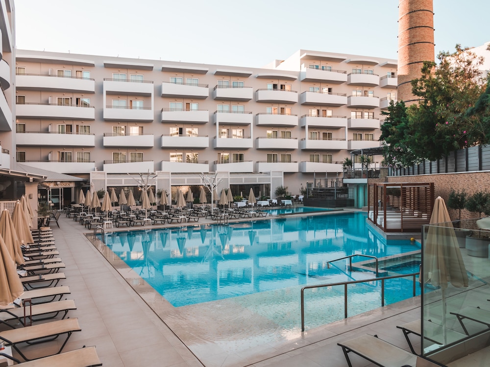 Bio Suites Hotel — Swimming pool in Rethymnon