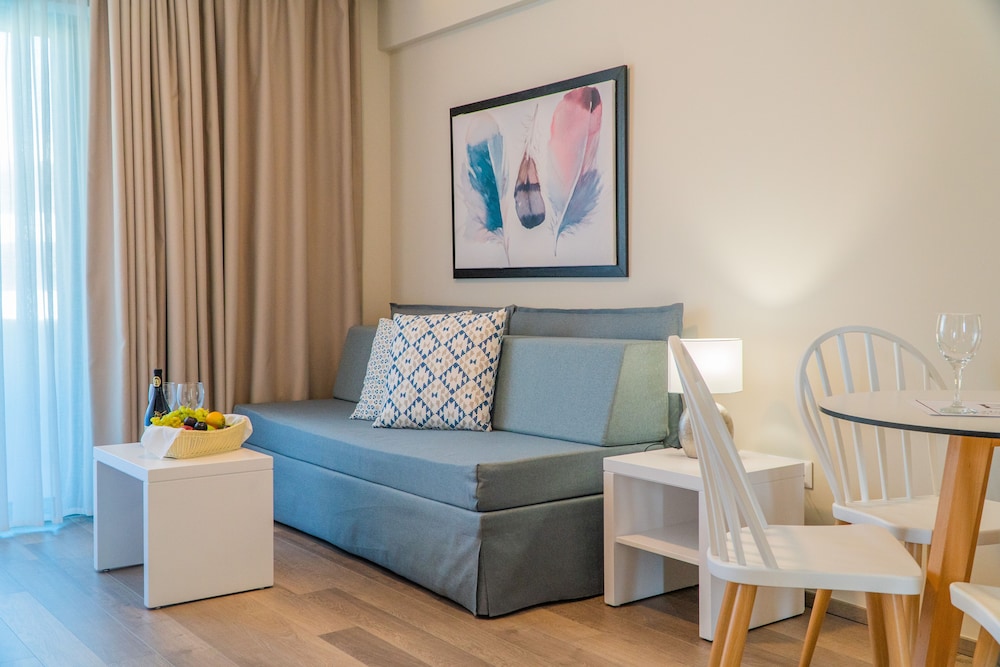 Bio Suites Hotel — Hotel rooms in Rethymnon