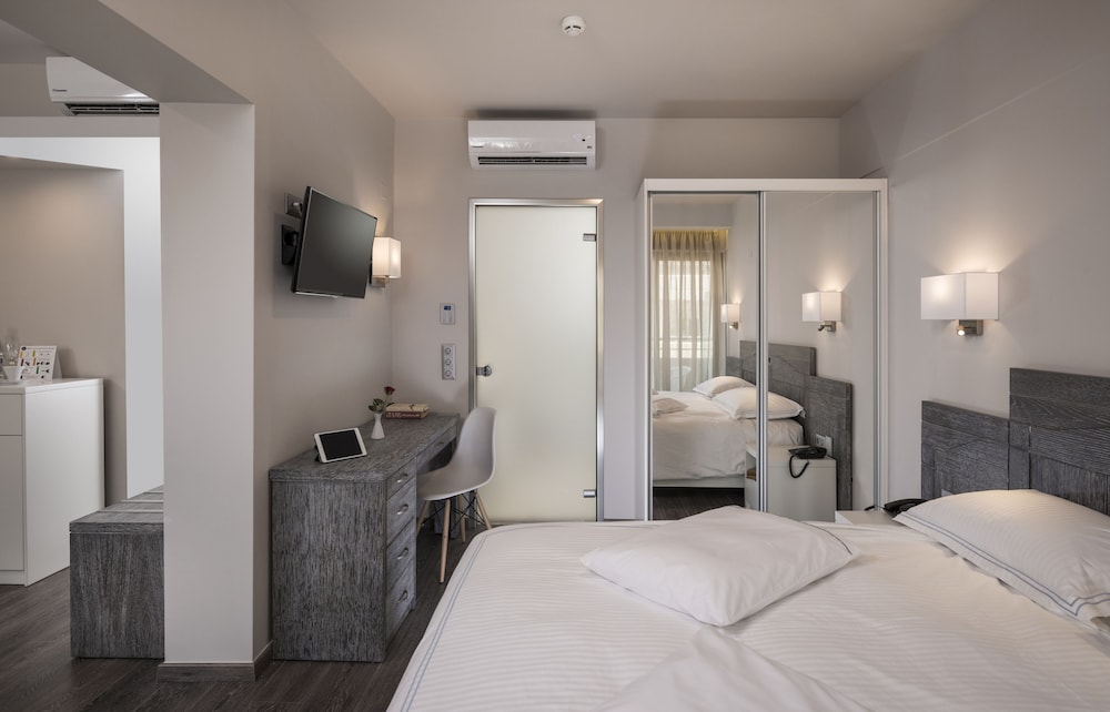 Bio Suites Hotel — Hotel rooms in Rethymnon