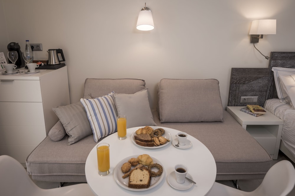 Bio Suites Hotel — Hotel rooms in Rethymnon