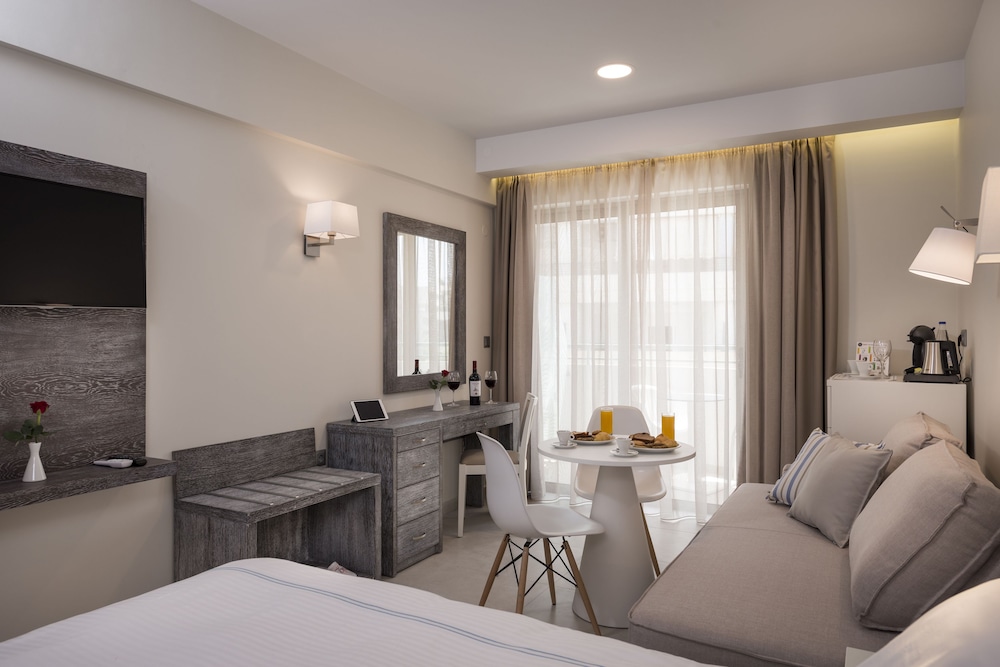 Bio Suites Hotel — Hotel rooms in Rethymnon