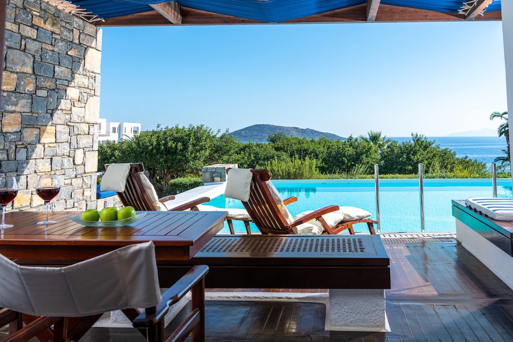 Elounda Beach Hotel & Villas, a Member of the Leading Hotels of the World — Swimming pool in Elounda