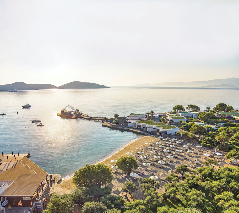 Elounda Beach Hotel & Villas, a Member of the Leading Hotels of the World — Beach in Elounda