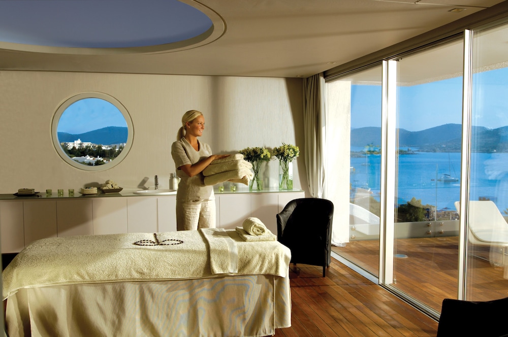 Elounda Beach Hotel & Villas, a Member of the Leading Hotels of the World — Hotel rooms in Elounda